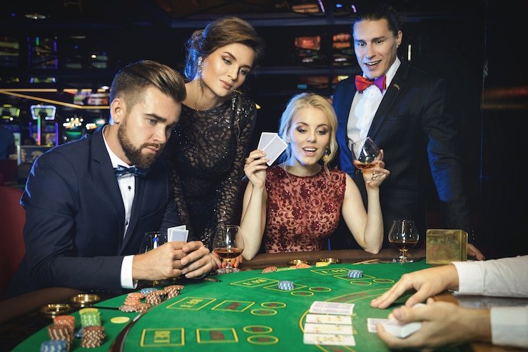 Meja kasino live dengan dealer profesional yang ramah